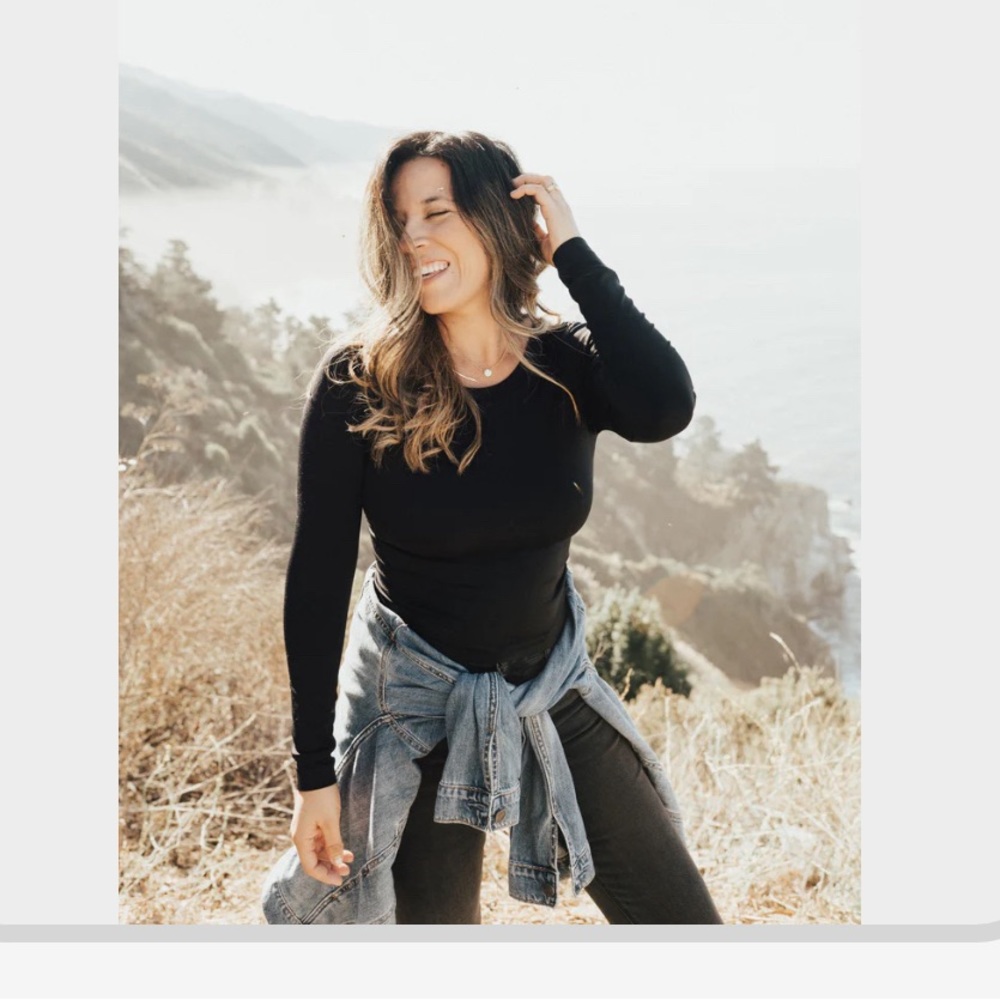 Carly Jean Los Angeles. Black Essentials long sleeve cropped top.